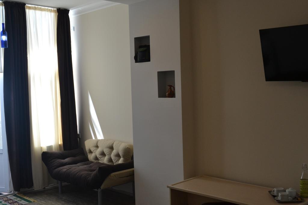 Family Apartment In Avlabari Tbilisi ภายนอก รูปภาพ