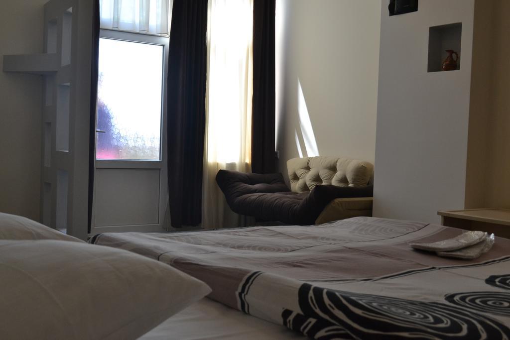 Family Apartment In Avlabari Tbilisi ภายนอก รูปภาพ
