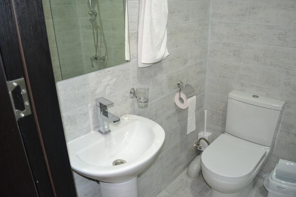 Family Apartment In Avlabari Tbilisi ภายนอก รูปภาพ