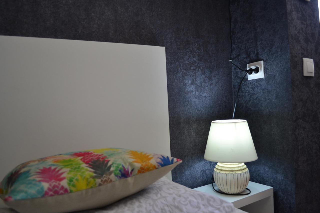 Family Apartment In Avlabari Tbilisi ภายนอก รูปภาพ