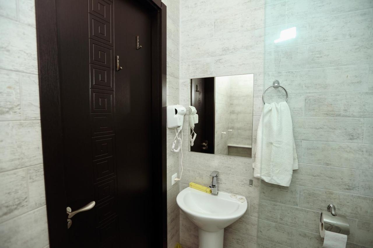 Family Apartment In Avlabari Tbilisi ภายนอก รูปภาพ